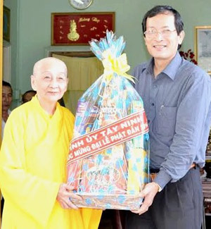 Tay Ninh provincial authorities hold meeting with local religious dignitaries